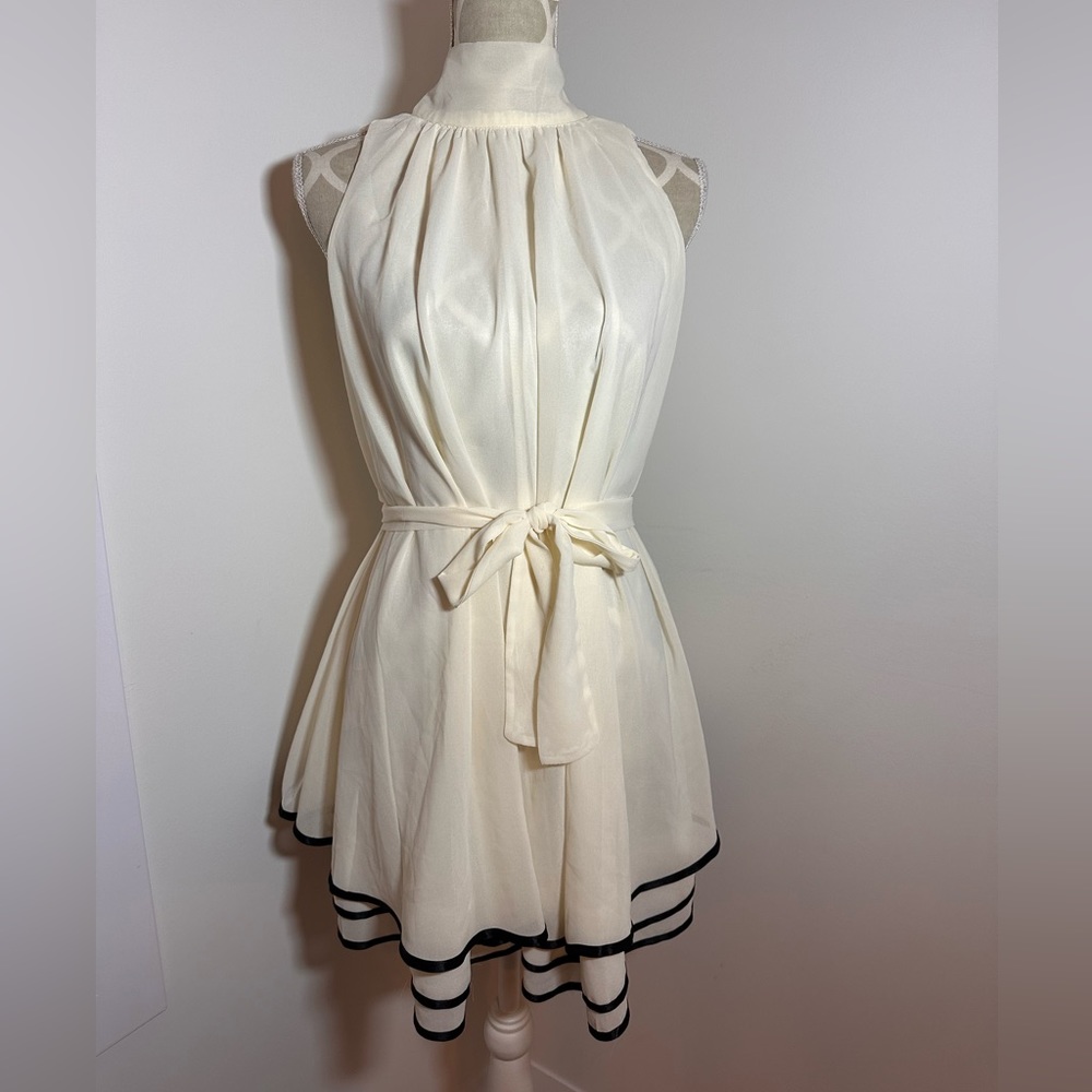 Gorgeous shift dress can be worn with or without belt